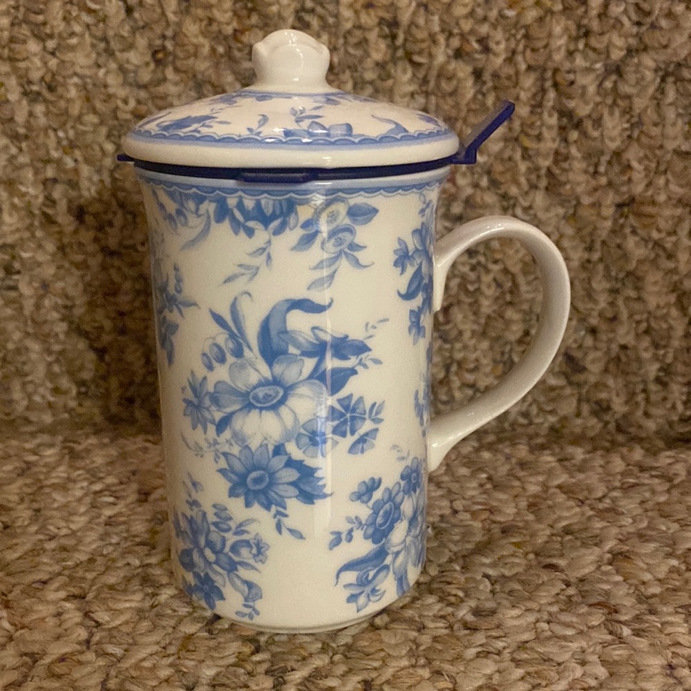 Whittled of Chelsea Tea Cup with Lid and Steeper